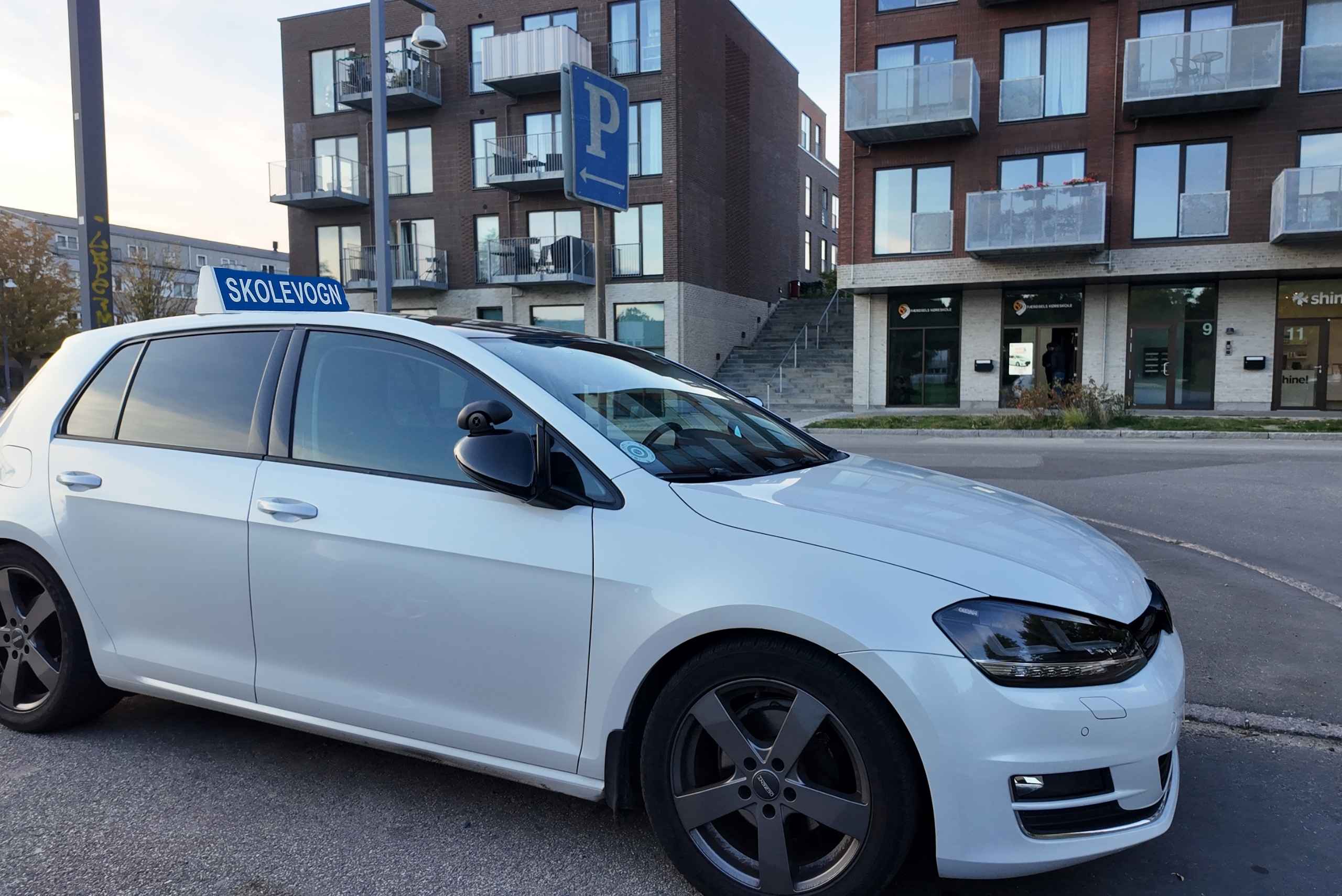 hvid-skolevogn-Rutinekørsel-i-Rødovre